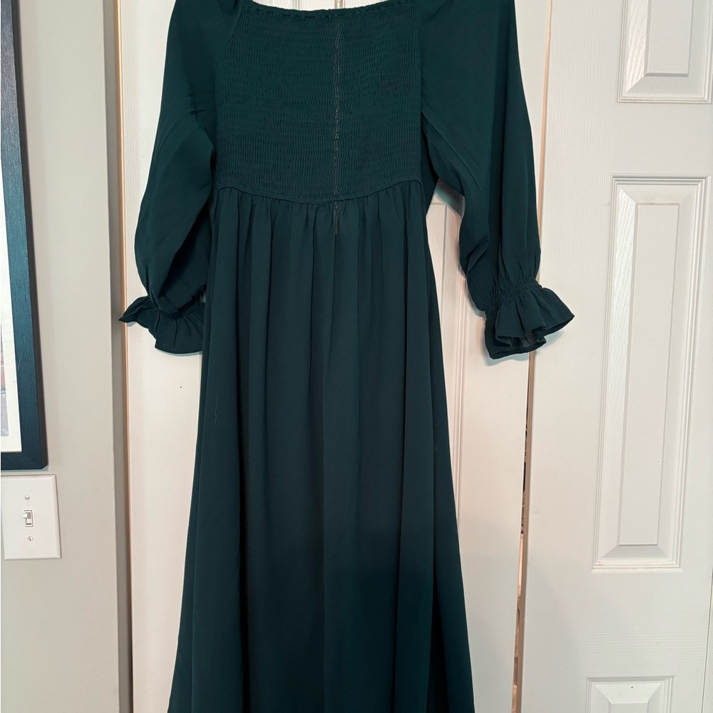 Chic Dark Green Maxi Dress with Ruffled Sleeves